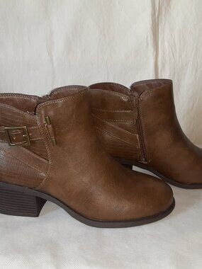 LUOIKA BROWN LEATHER LOW ANKLE BOOTS WOMEN SIZE 9 XW NEW